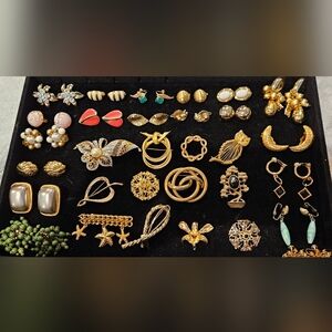 31 Vintage Brooches And Clip On Earrings